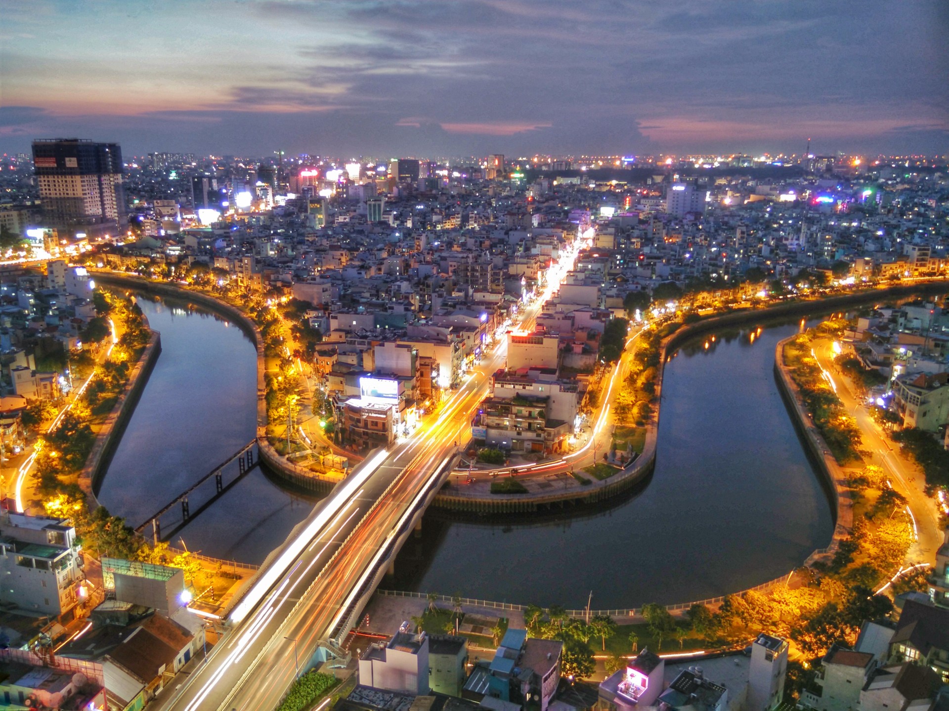 Hình ảnh Sài Gòn về đêm khoác lên chiếc áo lung linh rực rỡ   thptlamnghiepeduvn